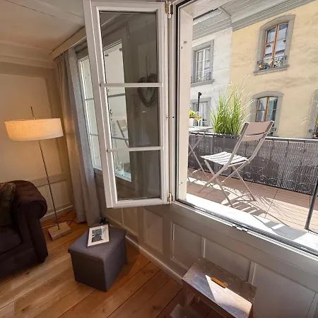 Old Town Oasis With 4 Beds, Balcony & Office