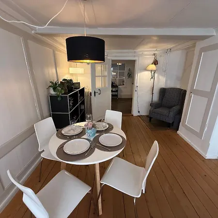Old Town Oasis With 4 Beds, Balcony & Office *