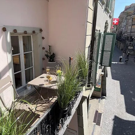 Old Town Oasis With 4 Beds, Balcony & Office Appartement Thun