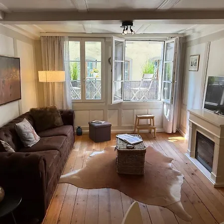 Old Town Oasis With 4 Beds, Balcony & Office Appartement