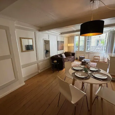Old Town Oasis With 4 Beds, Balcony & Office * Thun